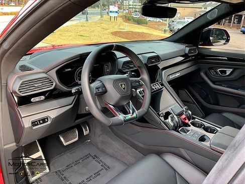 Used 2023 Lamborghini Urus S image 11