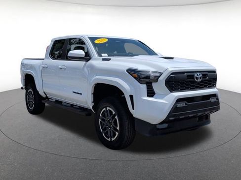 Used 2025 Toyota Tacoma TRD Sport AWD/4WD image 8