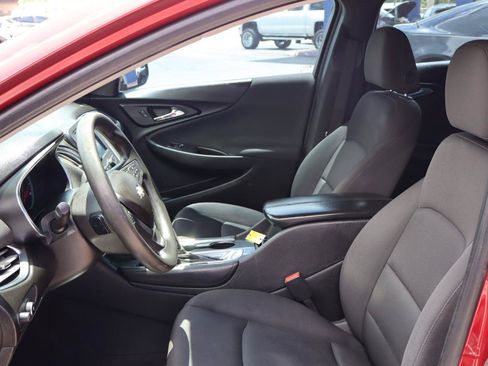 Used 2018 Chevrolet Malibu LT FWD image 13