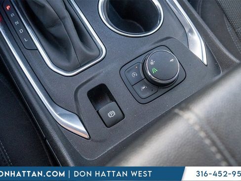 Used 2023 Chevrolet Traverse LT image 12