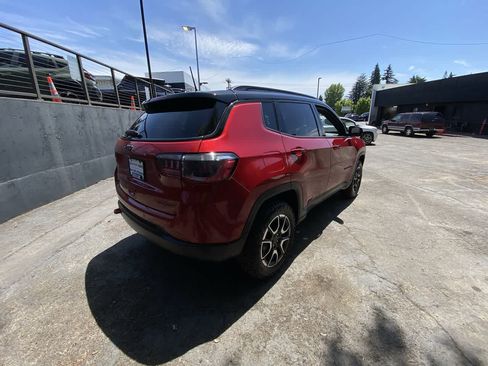 Used 2025 Jeep Compass Trailhawk AWD/4WD image 6
