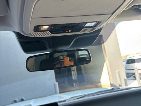 Used 2025 Ford Expedition Platinum image 10