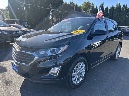 Used 2021 Chevrolet Equinox LS FWD image 3