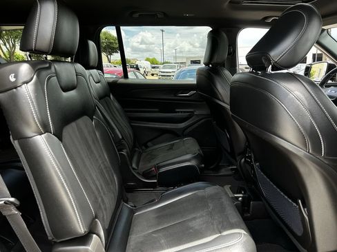 Used 2025 Jeep Grand Cherokee L Altitude RWD image 31