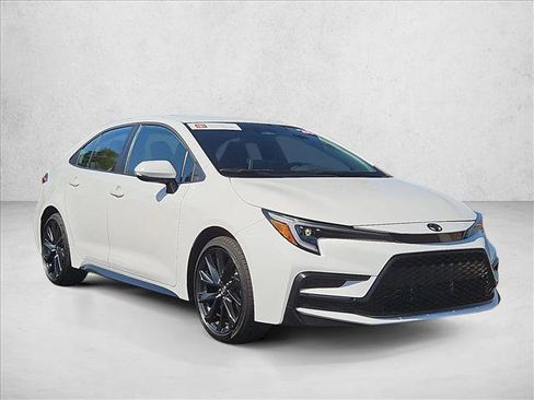 Certified 2026 Toyota Corolla SE w/ SE Package FWD image 3