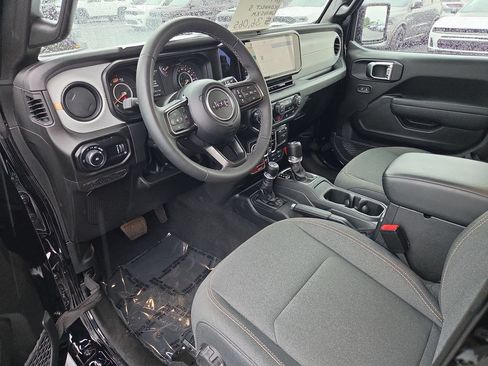 Used 2025 Jeep Wrangler Unlimited Sport AWD/4WD image 18