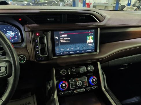 Used 2022 GMC Yukon XL Denali w/ Denali Premium Package image 22