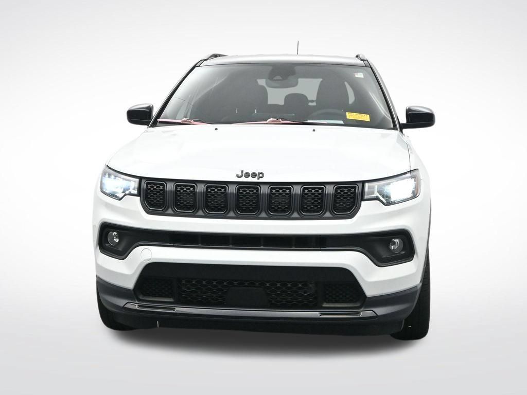 Used 2023 Jeep Compass Latitude AWD/4WD image 2