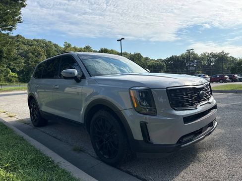 Used 2021 Kia Telluride EX w/ EX Premium Package AWD/4WD image 3