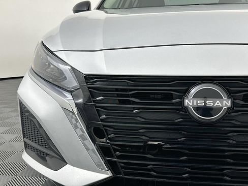 Used 2024 Nissan Altima 2.5 SV image 4