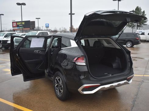 Used 2024 Kia Sportage LX image 14