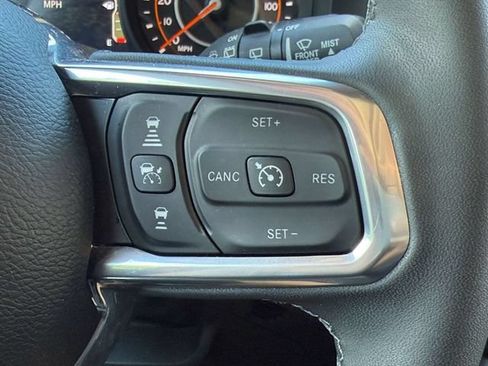 Used 2026 Jeep Wrangler Unlimited Sahara AWD/4WD image 25