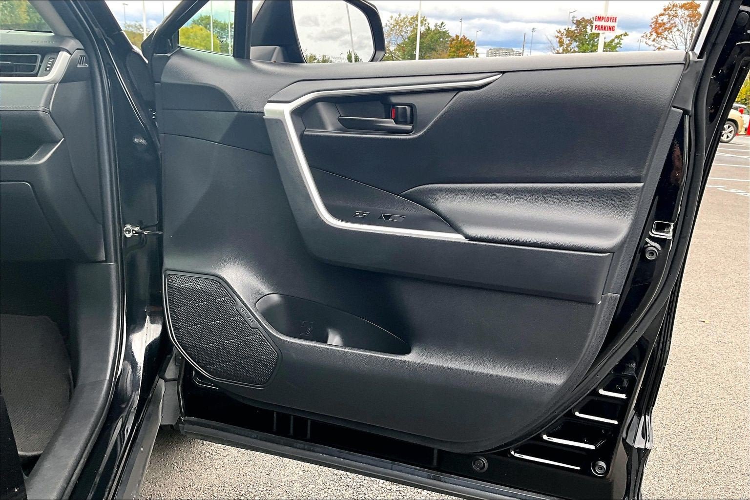 Used 2020 Toyota RAV4 LE w/ Carpet Mat Package FWD image 22