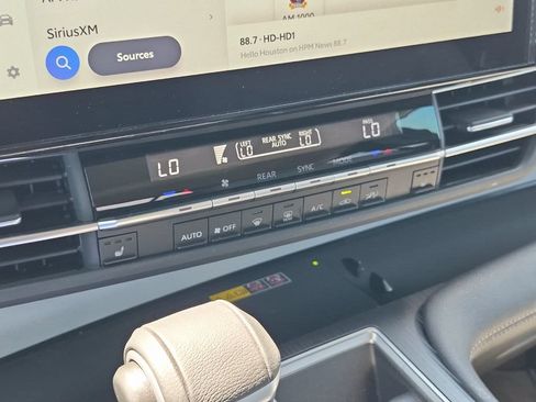 Certified 2026 Toyota Sienna XLE FWD image 21