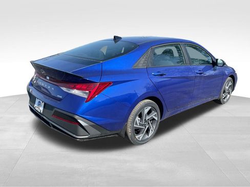 New 2025 Hyundai Elantra SEL image 31