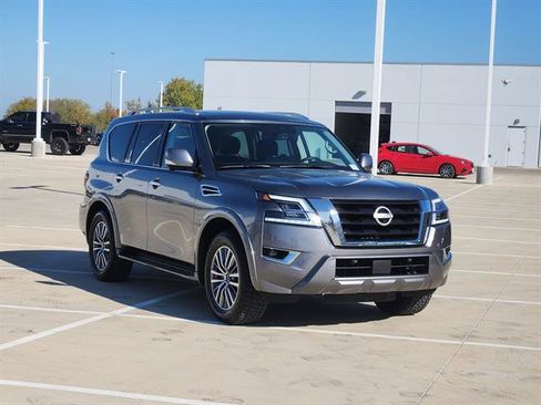 Used 2024 Nissan Armada SL w/ Captain's Chairs Package image 2