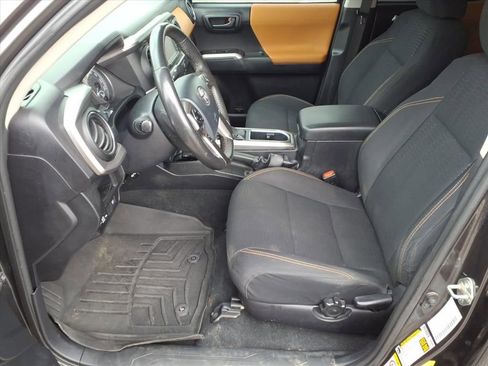 Used 2018 Toyota Tacoma SR5 image 13