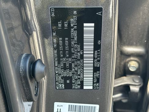 Used 2023 Toyota Highlander LE AWD/4WD image 29