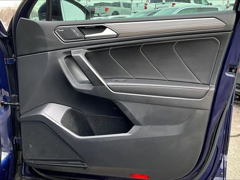 Used 2022 Volkswagen Tiguan SEL R-Line image 23