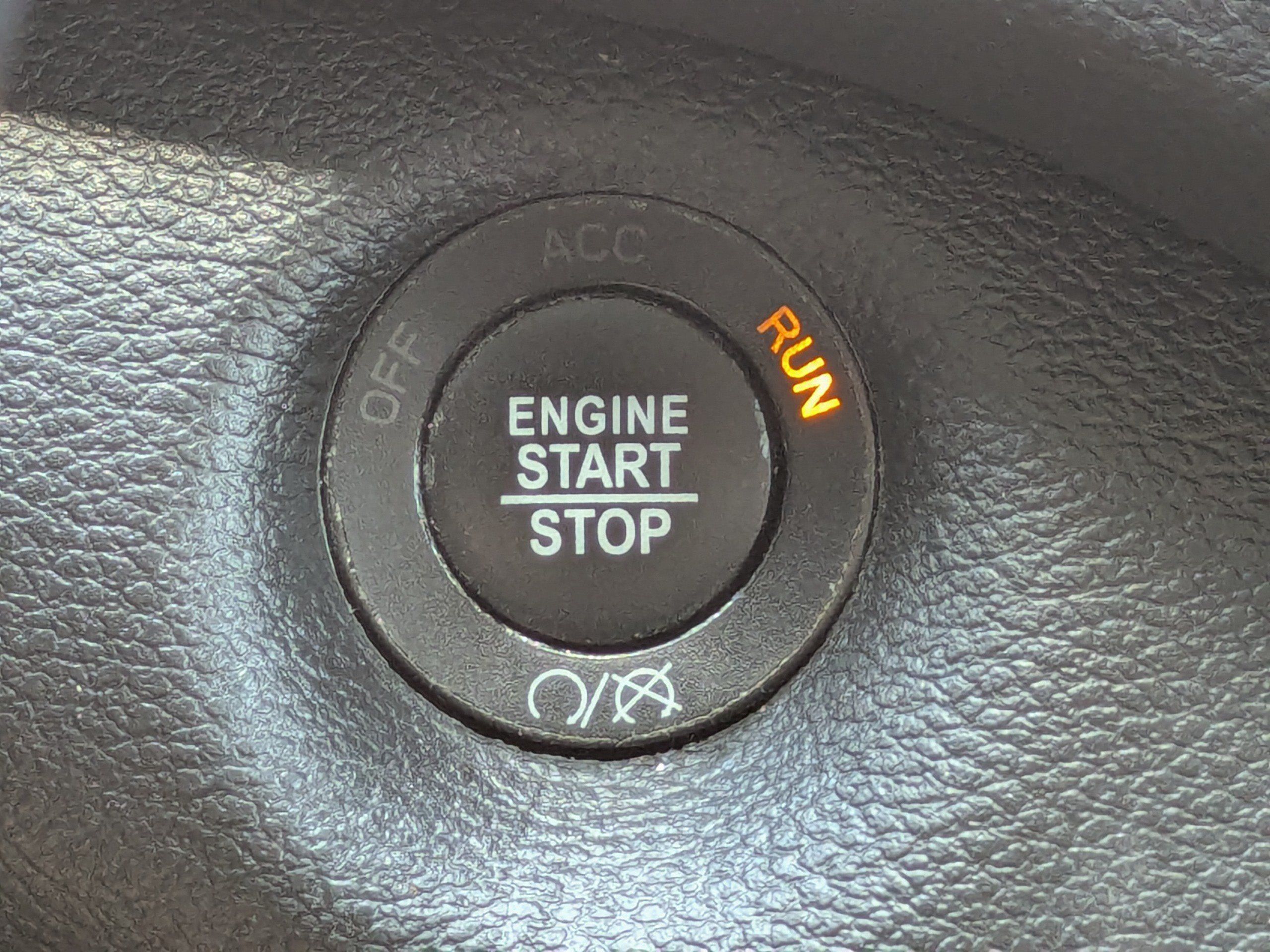 Used 2020 Jeep Cherokee Latitude Plus w/ Cold Weather Group AWD/4WD image 31