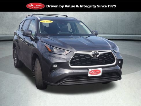 Used 2023 Toyota Highlander XLE AWD/4WD image 1