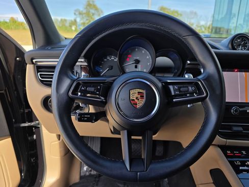 Used 2022 Porsche Macan S image 32