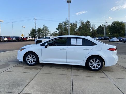 Used 2023 Toyota Corolla LE FWD image 7