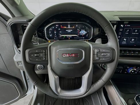 Certified 2026 GMC Sierra 1500 SLT image 9