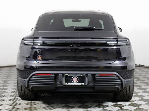 Used 2025 Porsche Macan 4 Electric image 6