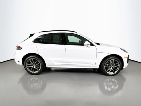 Certified 2025 Porsche Macan AWD/4WD image 8