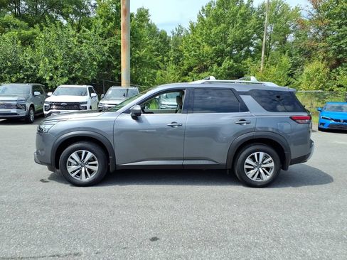 Used 2025 Nissan Pathfinder SL FWD image 6