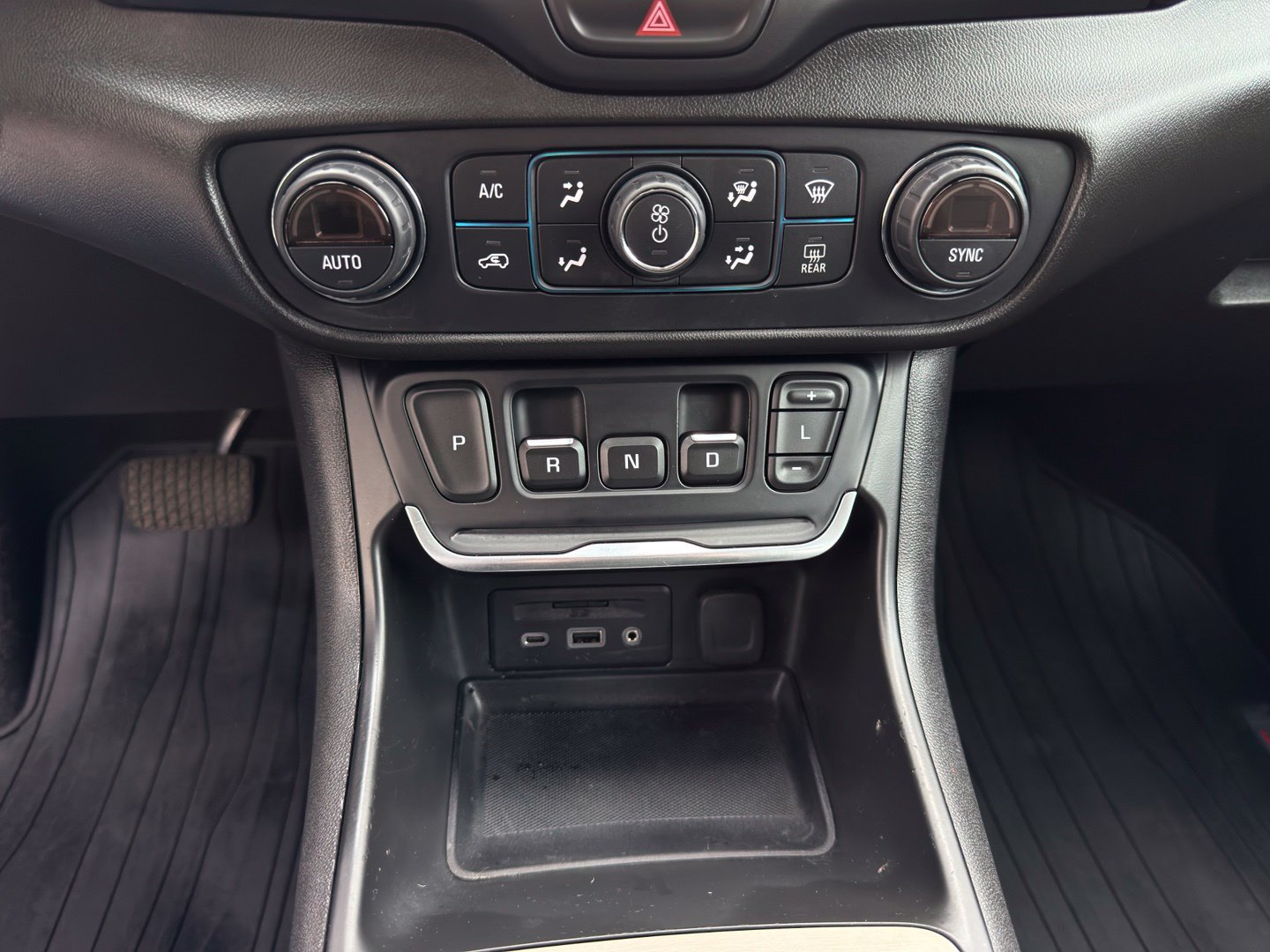 Used 2019 GMC Terrain Denali w/ LPO, 'HIT The Road' Package AWD/4WD image 10