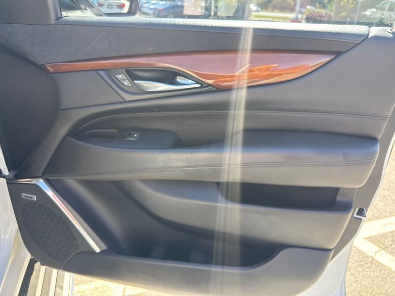 Used 2018 Cadillac Escalade ESV Premium Luxury RWD image 14