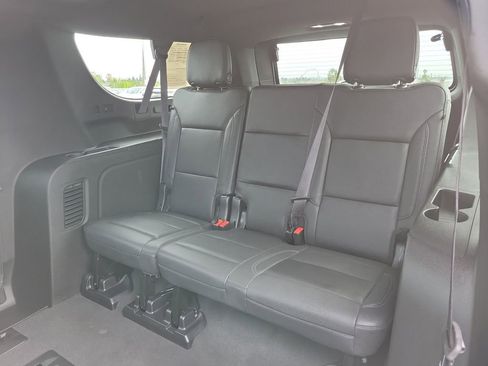 Used 2023 Chevrolet Suburban Z71 image 14