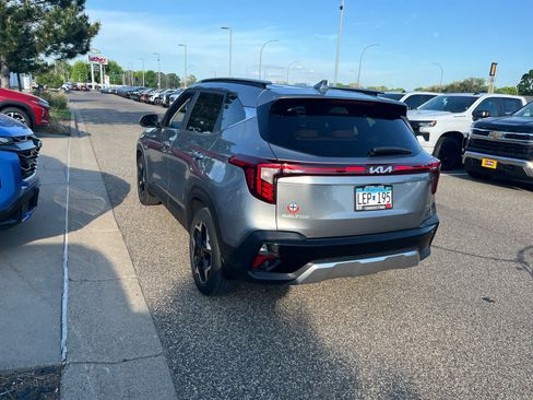 Used 2024 Kia Seltos EX AWD/4WD image 5