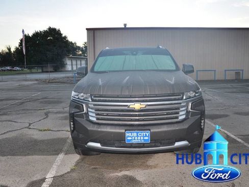 Used 2021 Chevrolet Suburban High Country w/ Premium Package image 8