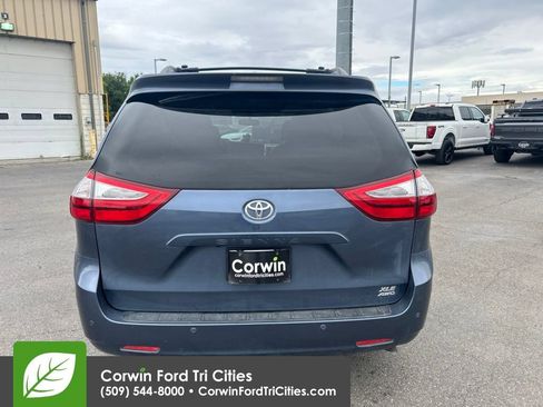 Used 2017 Toyota Sienna XLE w/ XLE Navigation Package AWD/4WD image 12