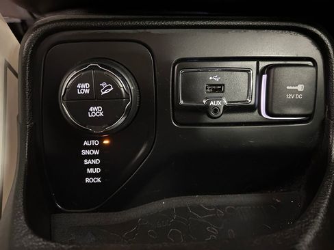 Used 2017 Jeep Renegade Trailhawk image 30