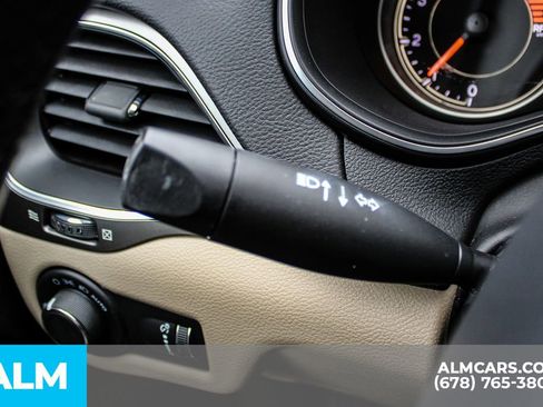 Used 2020 Jeep Cherokee Latitude w/ Cold Weather Group image 29