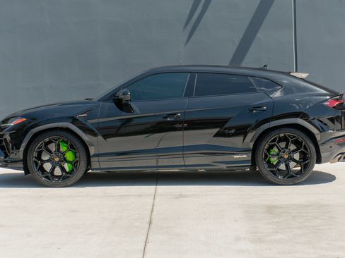 Used 2024 Lamborghini Urus Performante AWD/4WD image 2