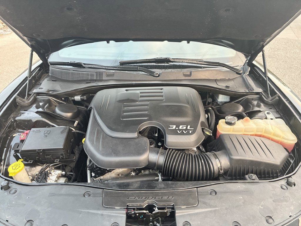 Used 2023 Dodge Charger SXT RWD image 2