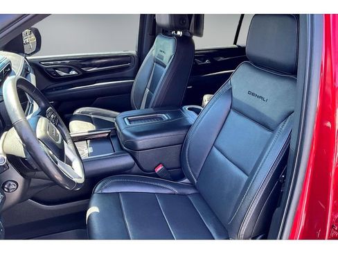 Used 2021 GMC Yukon Denali w/ Denali Ultimate Package AWD/4WD image 18
