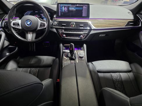 Used 2022 BMW 530e w/ Premium Package image 13