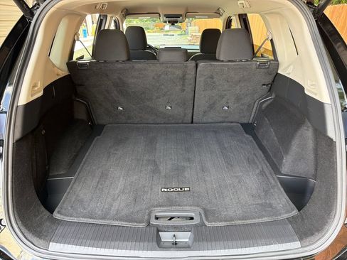 Used 2025 Nissan Rogue SV FWD image 32