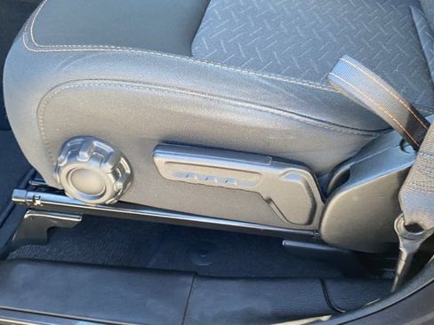 Used 2022 Jeep Gladiator Mojave w/ Cold Weather Group image 32