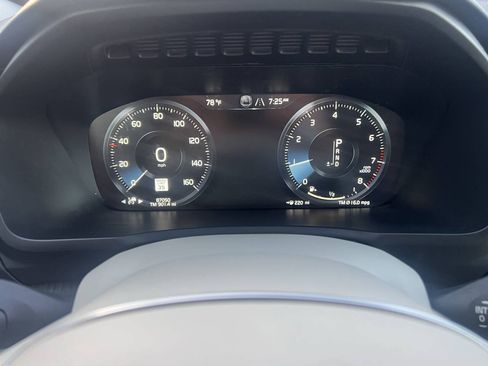 Used 2020 Volvo XC90 T6 Momentum AWD/4WD image 18