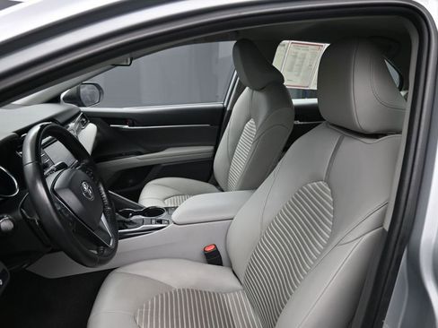 Certified 2020 Toyota Camry SE w/ Cold Weather Package AWD/4WD image 18