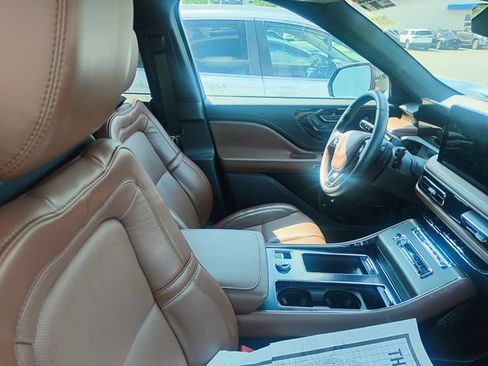 Used 2025 Lincoln Aviator Reserve w/ Illumination Package AWD/4WD image 4