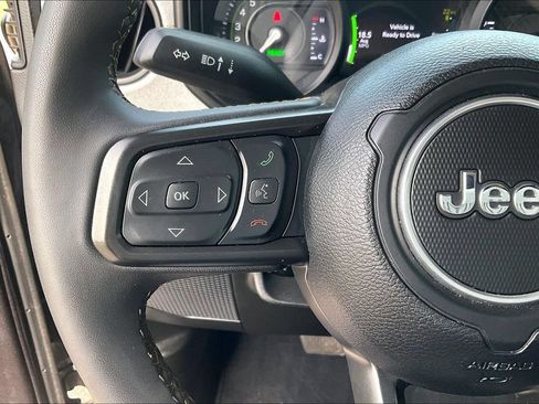 Used 2024 Jeep Wrangler Unlimited w/ Convenience Group AWD/4WD image 18