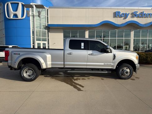 Used 2017 Ford F350 Lariat w/ Chrome Package image 4
